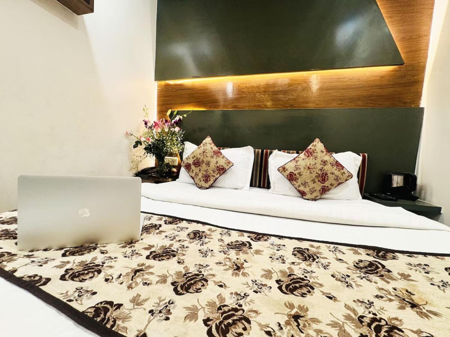 Hotel Jai Balag Railway Station 4*